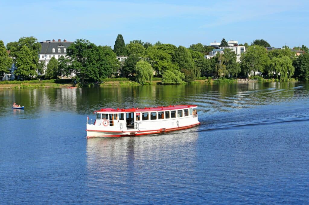 Schiff auf der Alster